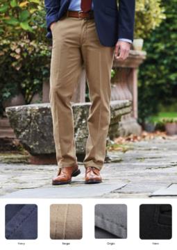 Pantalone elegante uomo modello dal taglio classico, tasche laterali, in tessuto cotone ed Elastane. Ottieni un preventivo gratuito.